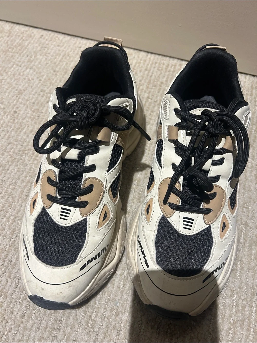 Great condition Steve Madden sneakers